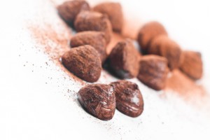 Шоколадные трюфели в порошке какао